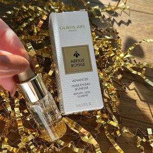 Guerlain
ABEILLE ROYALE
ADVANCED YOUTH WATERY OIL